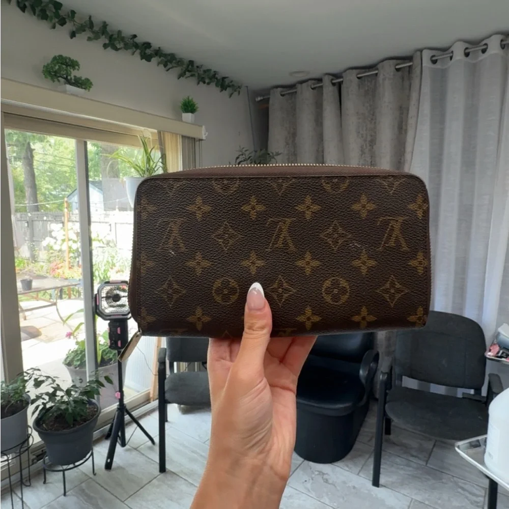Louis Vuitton Monogram Zip-Around Wallet - Brown/Gold